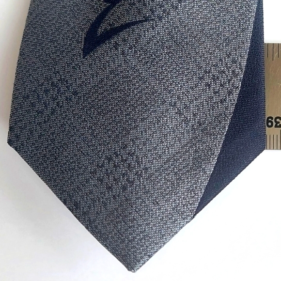 A Sharp Looking Disney Tie Size (OS) - Picture 2 of 5